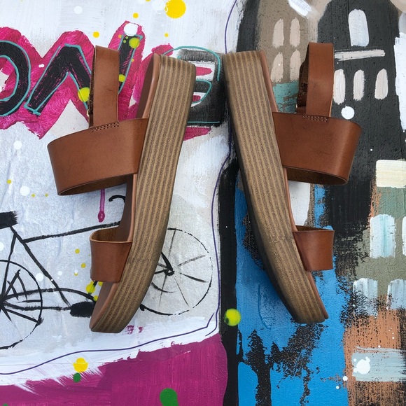 SOLD Madden girl brown platform sandals - Picture 3 of 5